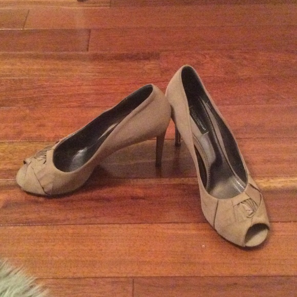 Authentic Dolce & Gabbana brown material pumps - Picture 4 of 4